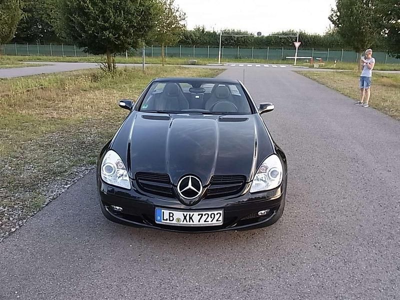 Schwarz Gebraucht 2006 Mercedes SLK200 Cabrio | 11.000 € (Fairer Preis) - Bild 1/4