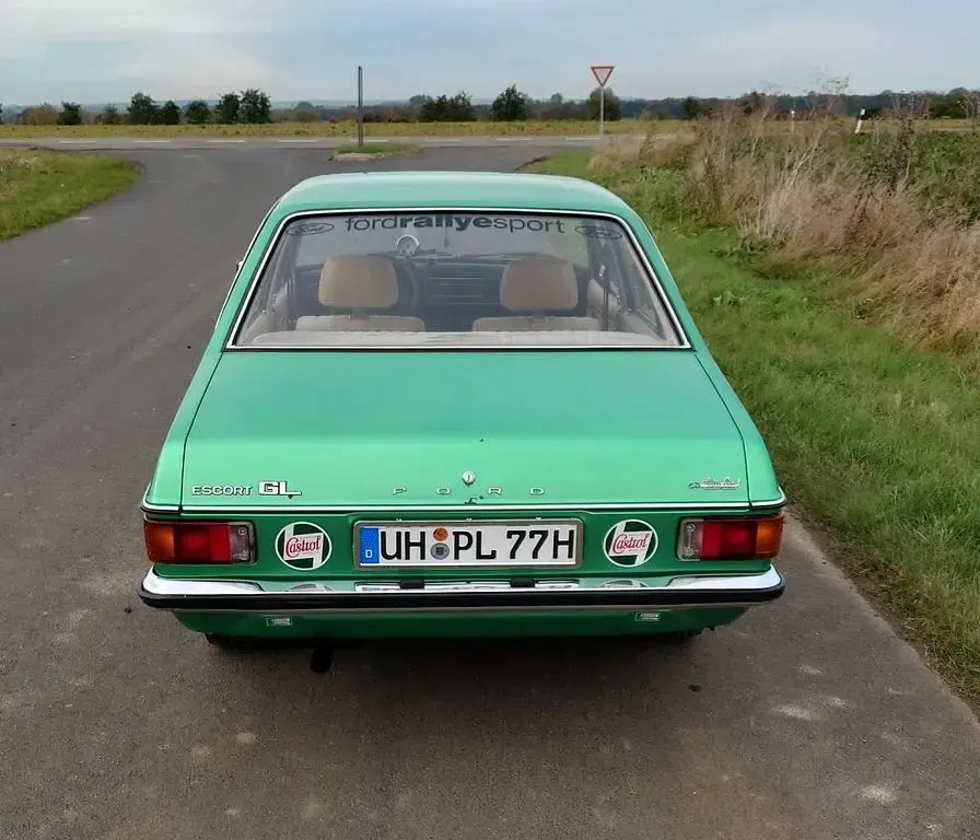 Gebraucht Ford Escort 54 PS (39 kW) 1977 Grün Limousine