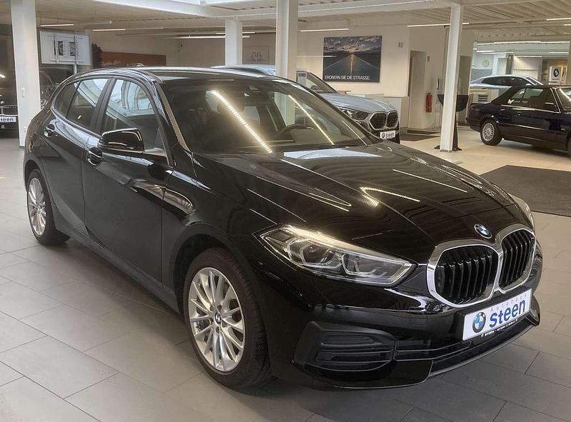Schwarz ii Gebraucht 2024 BMW 118 Advantage Kleinwagen | 23.370 € (Fairer Preis) - Bild 1/4