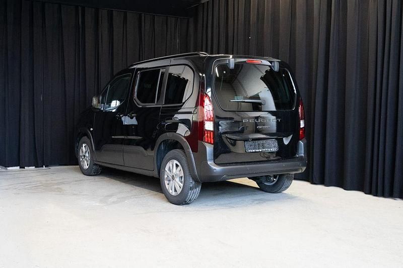 Gebraucht Peugeot Rifter Allure 131 PS (96 kW) 2025 Schwarz Van / Kleinbus