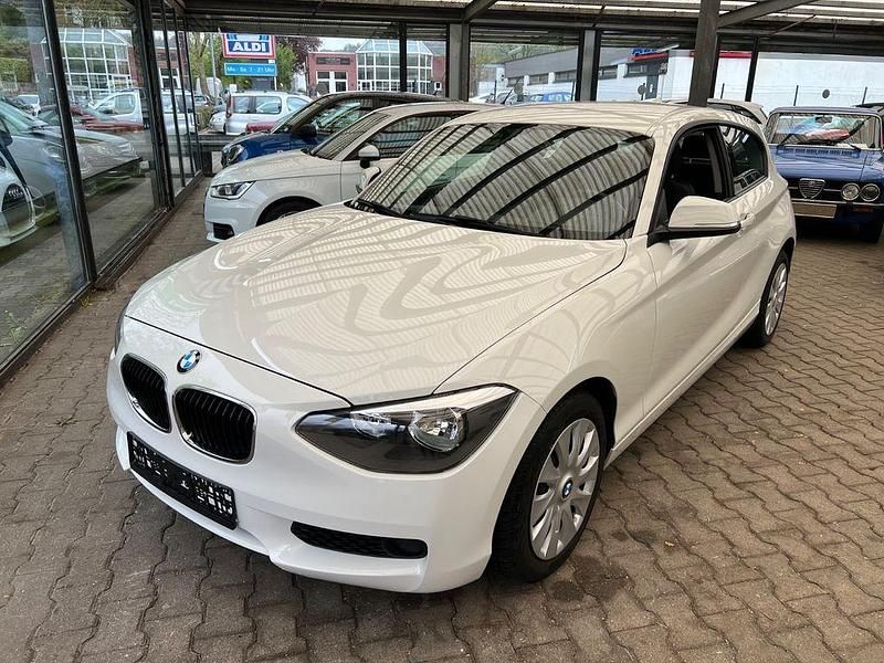 Weiß Gebraucht 2014 BMW 114 Kleinwagen | 8.680 € (Etwas zu teuer) - Bild 1/4