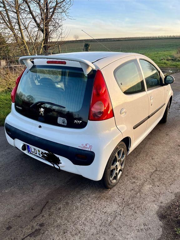 Gebraucht Peugeot 107 Filou 68 PS (50 kW) 2009 Weiß Kleinwagen