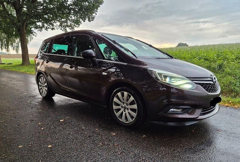 Braun Gebraucht 2017 Opel Zafira Tourer Van / Kleinbus | 9.150 € (Guter Preis) - Bild 1/4