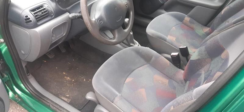 Gebraucht Renault Clio II 58 PS (42 kW) 2000 Grün Kleinwagen