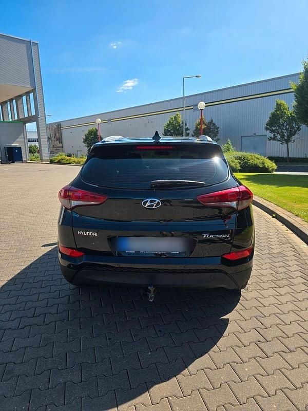 Schwarz Gebraucht 2015 Hyundai Tucson Classic SUV | 13.800 € (Etwas zu teuer) - Bild 1/4