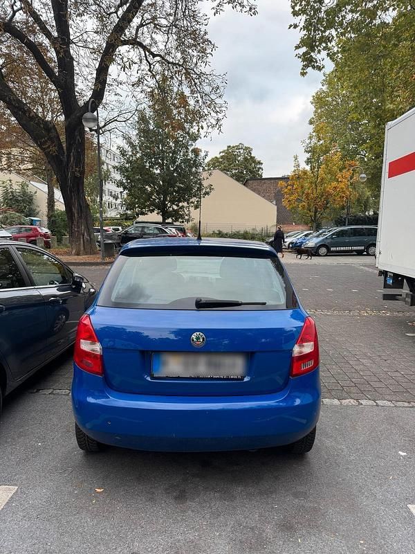 Gebraucht Skoda Fabia 60 PS (44 kW) 2009 Blau Kleinwagen