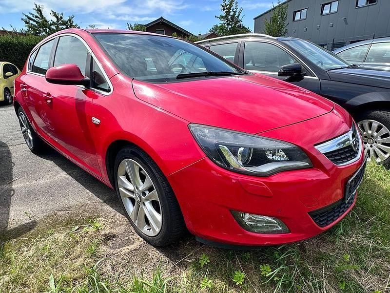 Rot Gebraucht 2010 Opel Astra Sport Limousine | 2.999 € (Fairer Preis) - Bild 1/4