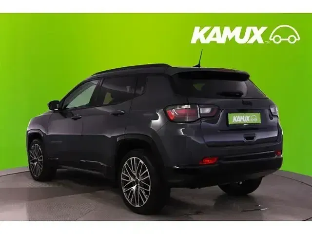 Gebraucht Jeep Compass Summit 131 PS (96 kW) 2025 Silber / grau SUV