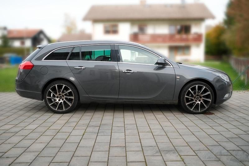 Grau Gebraucht 2012 Opel Insignia Innovation Kombi | 2.700 € (Guter Preis) - Bild 1/4