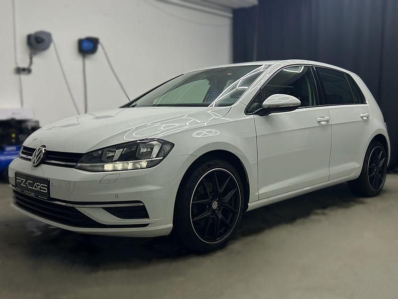 Gebraucht VW Golf VII 116 PS (85 kW) 2019 Weiß Limousine