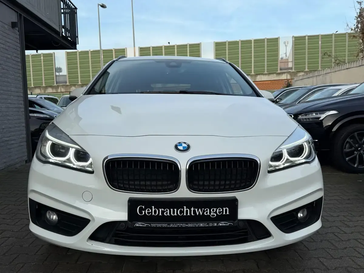 Używany BMW 218 Advantage 136 KM (100 kW) 2018 Biały Kombi