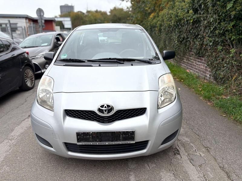 Silber Gebraucht 2009 Toyota Yaris Cool Kleinwagen | 2.222 € (Fairer Preis) - Bild 1/4