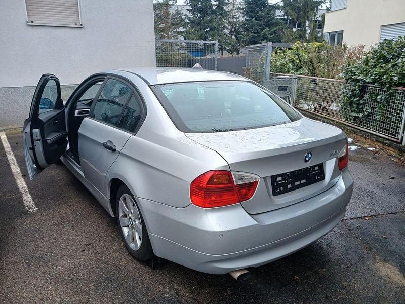 Gebraucht BMW 318 116 PS (85 kW) 2006 Silber Limousine