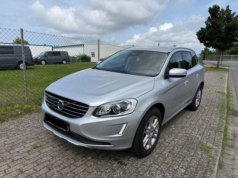 Silber Gebraucht 2014 Volvo XC60 Summum SUV | 12.900 € (Guter Preis) - Bild 1/4
