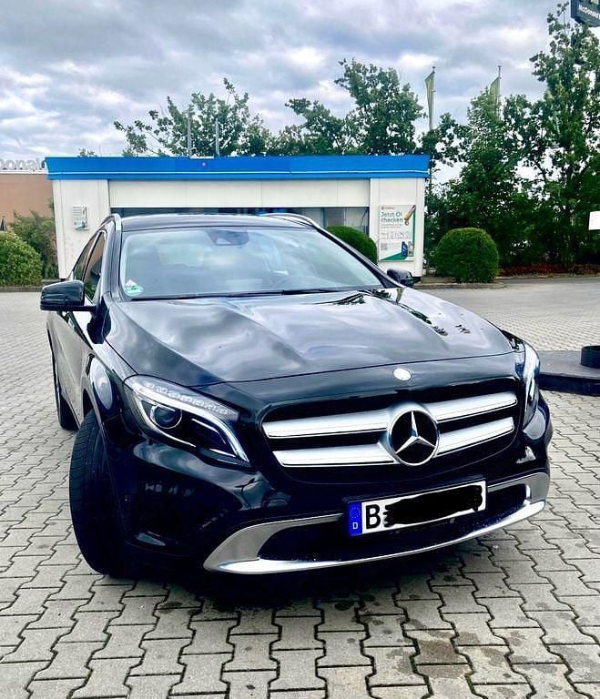 Schwarz Gebraucht 2015 Mercedes GLA250 Urban SUV | 18.999 € (Fairer Preis) - Bild 1/4