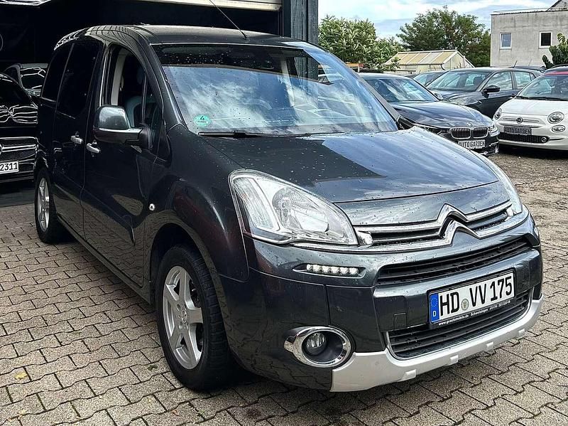 Schwarz Gebraucht 2015 Citroën Berlingo SELECTION Van / Kleinbus | 6.900 € (Guter Preis) - Bild 1/4
