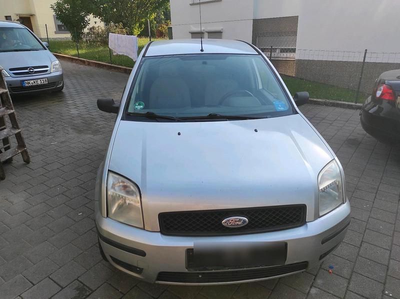 Silber Gebraucht 2004 Ford Fusion Kleinwagen | 1.000 € (Fairer Preis) - Bild 1/4