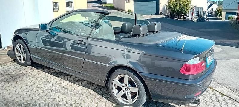 Gebraucht BMW 318 Cabriolet 150 PS (110 kW) 2006 Schwarz Cabrio