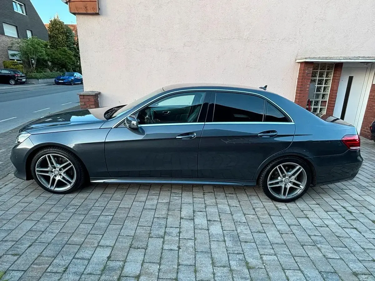Gebraucht Mercedes E300 204 PS (150 kW) 2014 Grau Limousine