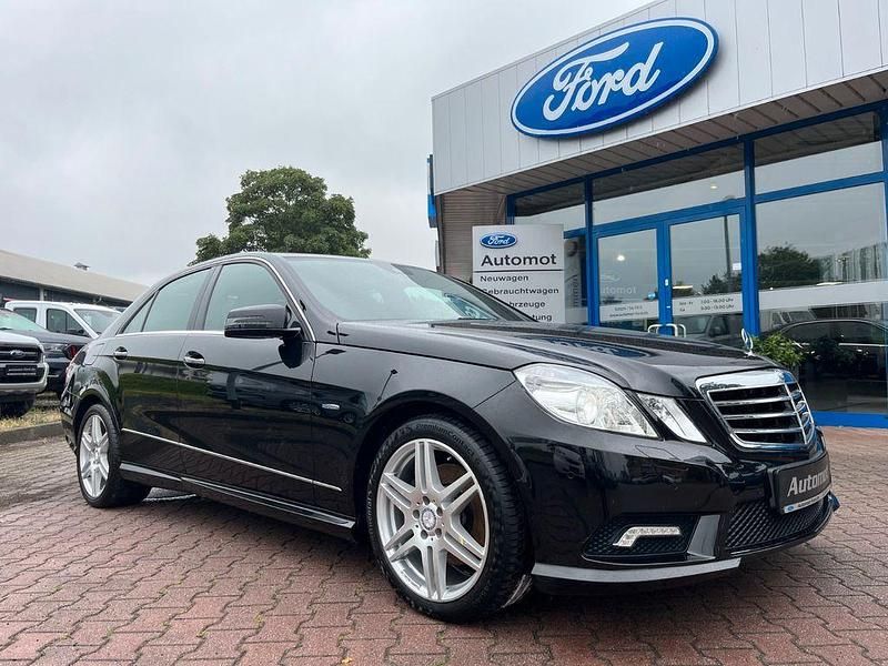 Obsidianschwarzmet. Gebraucht 2010 Mercedes E200 Avantgarde Limousine | 13.950 € (Etwas zu teuer) - Bild 1/4