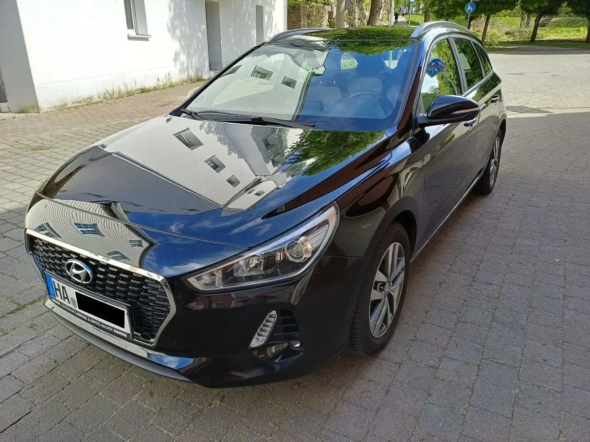 Gebraucht Hyundai i30 Passion Plus 110 PS (80 kW) 2018 Schwarz Kombi