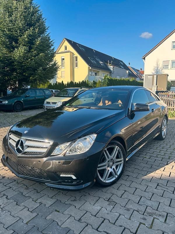 Schwarz Gebraucht 2011 Mercedes E350 Coupé | 12.500 € (Guter Preis) - Bild 1/4