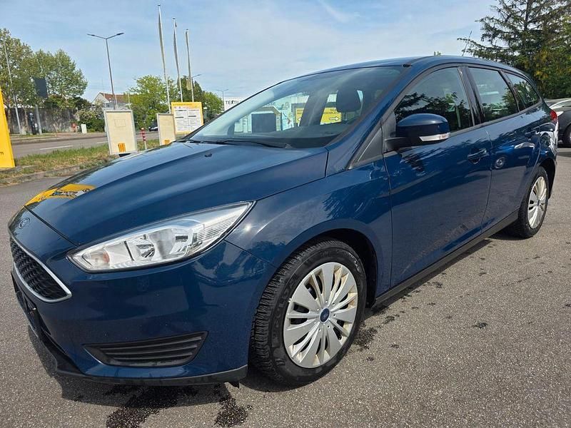 Usata Ford Focus Trend 101 CV (74 kW) 2017 Blu Berlina