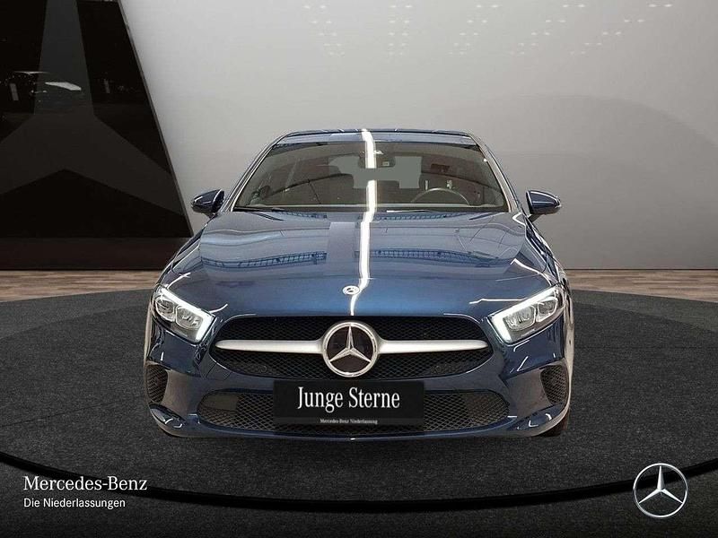 Gebraucht Mercedes A250 Advanced 160 PS (117 kW) 2022 Blau Limousine