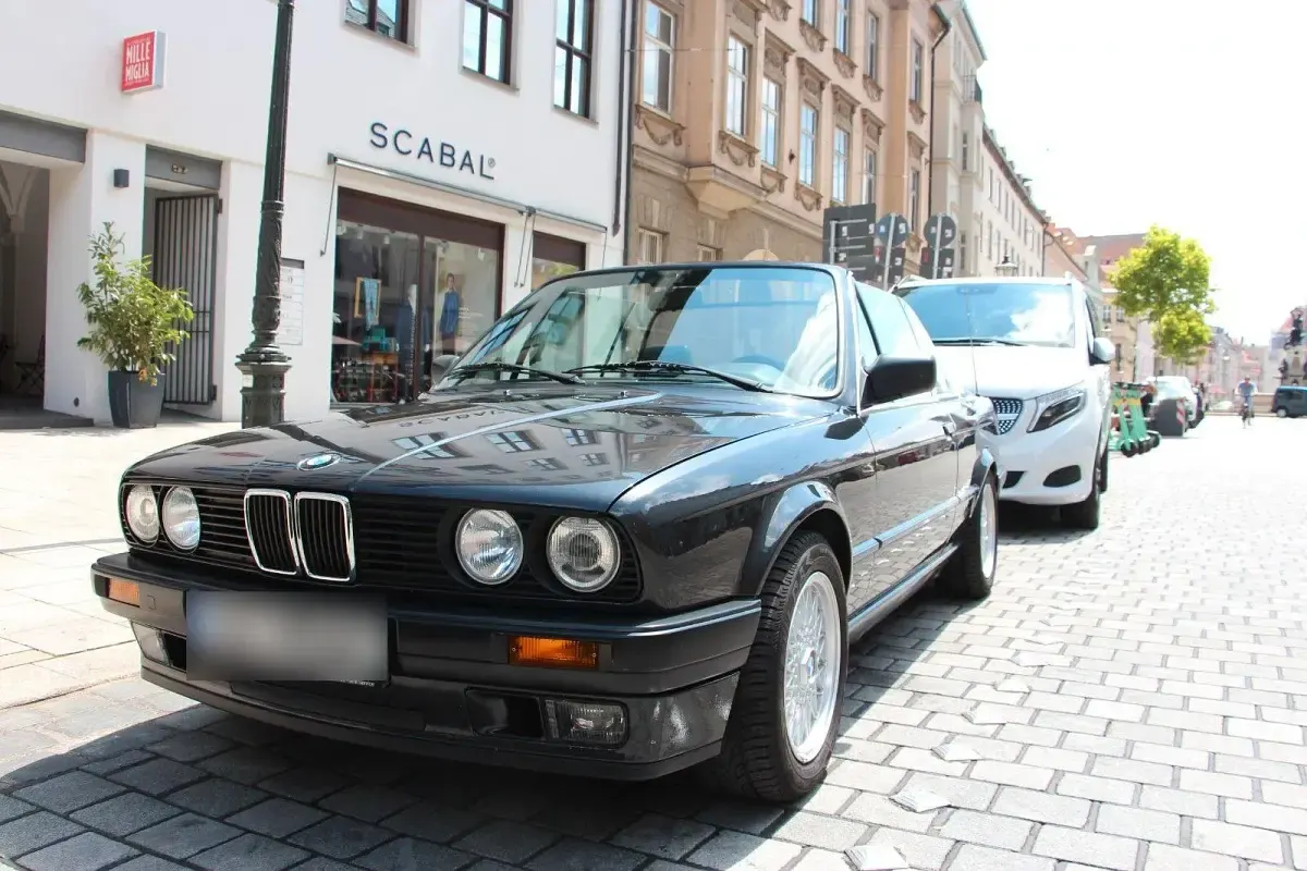 Gebraucht BMW 318 Cabriolet 113 PS (83 kW) 1992 Schwarz Cabrio