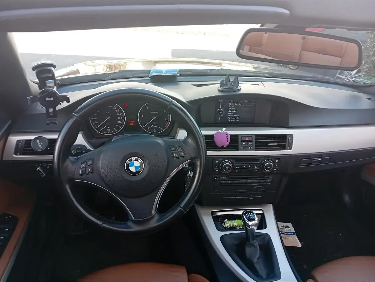 Gebraucht BMW 320 Cabriolet 184 PS (135 kW) 2012 Schwarz Cabrio