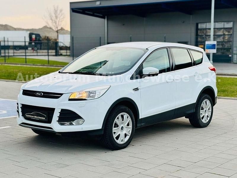 Gebraucht Ford Kuga Trend 120 PS (88 kW) 2015 Weiß SUV