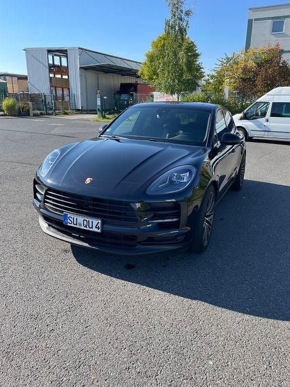 Schwarz Gebraucht 2018 Porsche Macan SUV | 47.999 € (Fairer Preis) - Bild 1/4