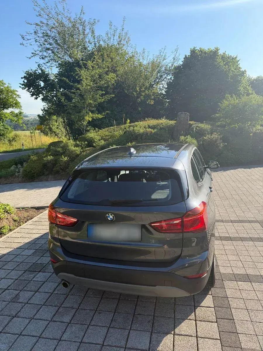 Gebraucht BMW X1 Advantage 140 PS (102 kW) 2018 Grau SUV