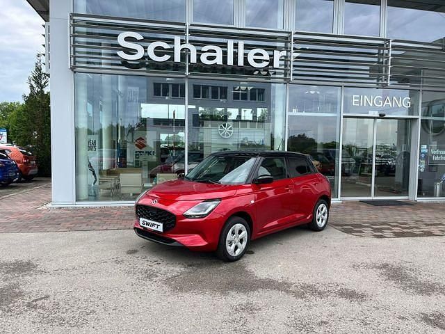 Neu Suzuki Swift Comfort 83 PS (61 kW) 2025 Burning red pearl metallic Kleinwagen