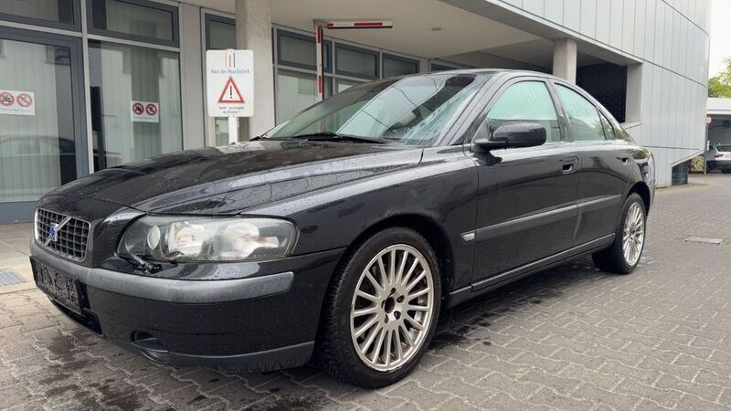 Gebraucht 2004 Volvo S60 Limousine | 1.000 € - Bild 1/4