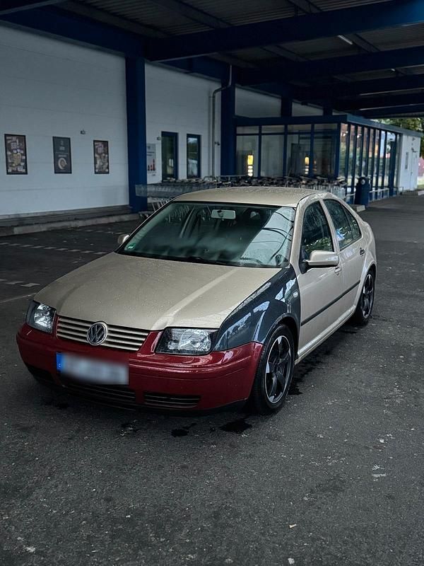 Gold Gebraucht 2001 VW Bora Limousine | 1.900 € (Fairer Preis) - Bild 1/4