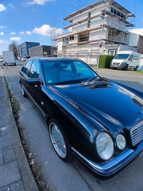 Gebraucht Mercedes E430 279 PS (205 kW) 1997 Schwarz Limousine