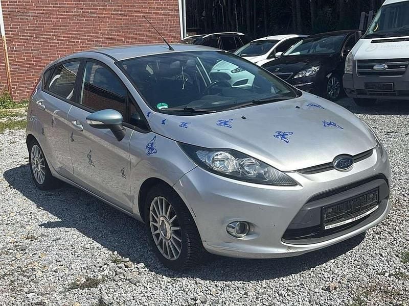 Polarsilber metallic Gebraucht 2012 Ford Fiesta Trend Kleinwagen | 2.150 € (Guter Preis) - Bild 1/4