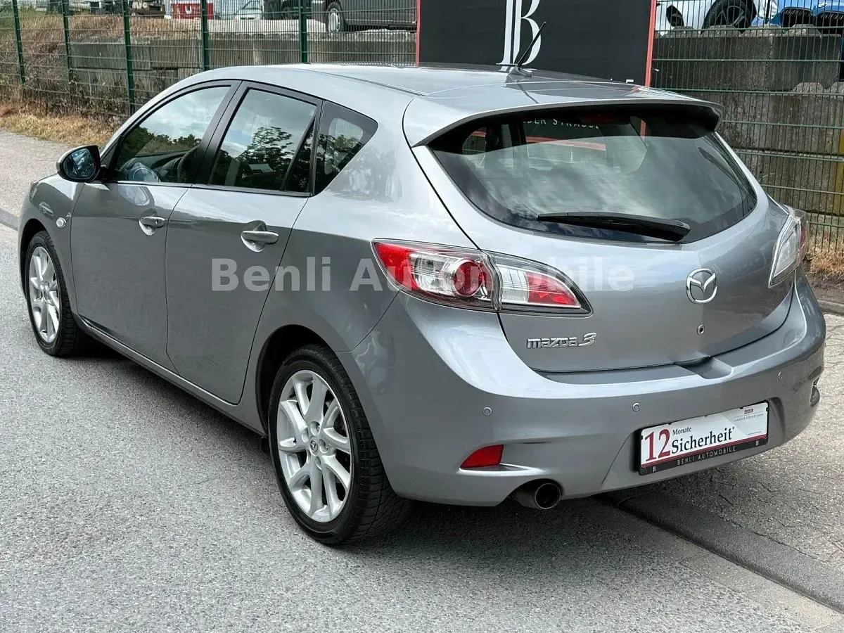 Używany Mazda 3 Edition 105 KM (77 kW) 2012 Szary Hatchback