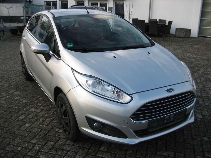 Gebraucht Ford Fiesta 80 PS (58 kW) 2013 Silber Kleinwagen