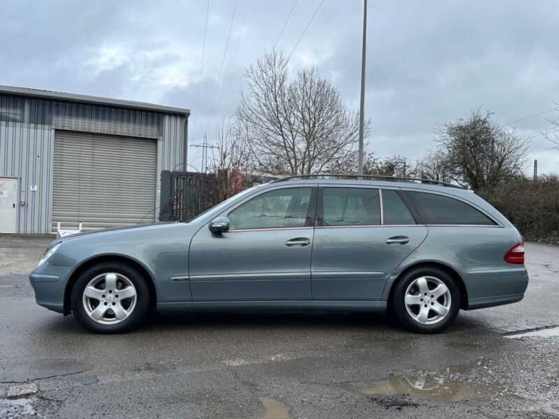 Gebraucht Mercedes E220 150 PS (110 kW) 2004 Grau Kombi