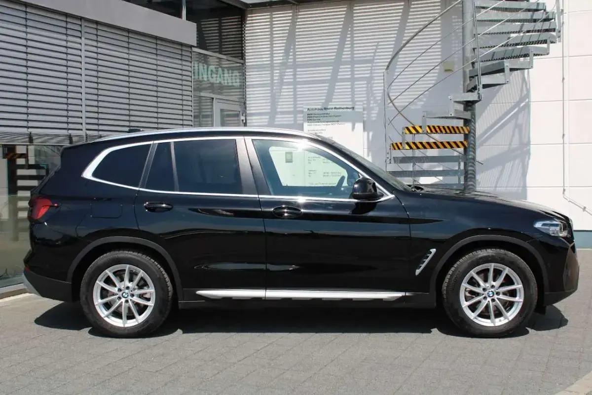 Gebraucht BMW X3 Sport Line 190 PS (139 kW) 2023 Schwarz SUV
