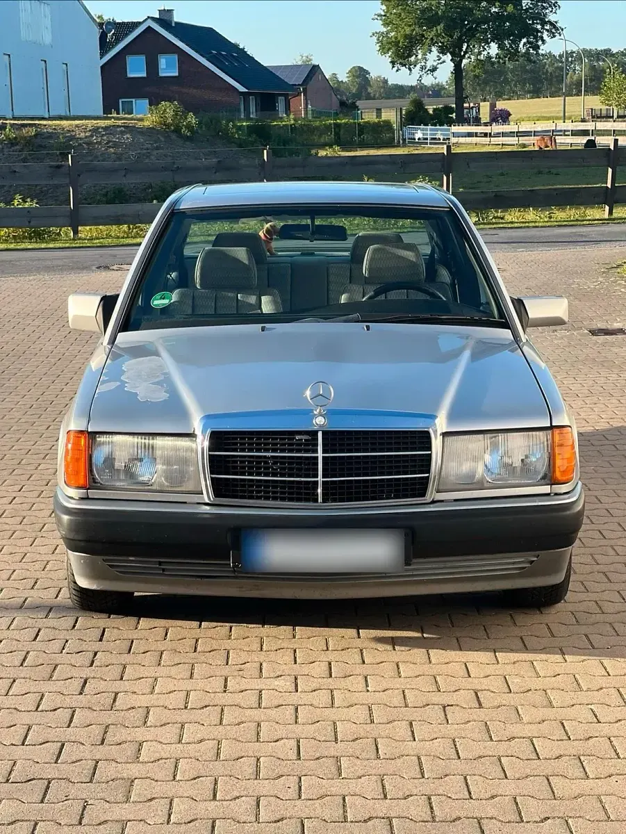 Gebraucht Mercedes 190 122 PS (89 kW) 2026 Silber Limousine
