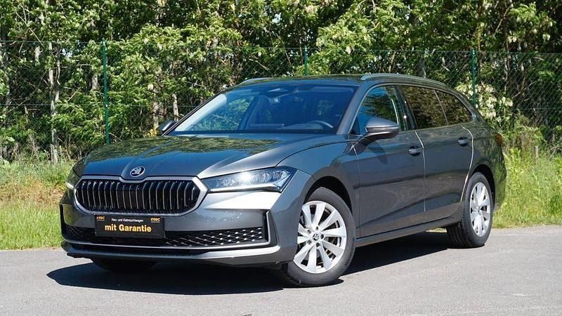 Grau Gebraucht 2024 Skoda Superb Selection Limousine | 31.900 € (Guter Preis) - Bild 1/4