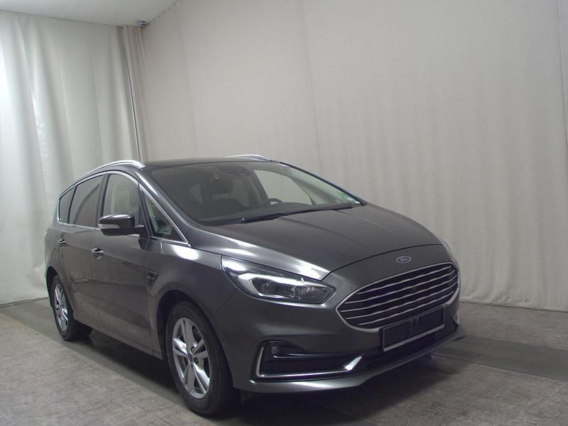 Gebraucht Ford S-MAX Titanium 150 PS (110 kW) 2022 Grau Van / Kleinbus