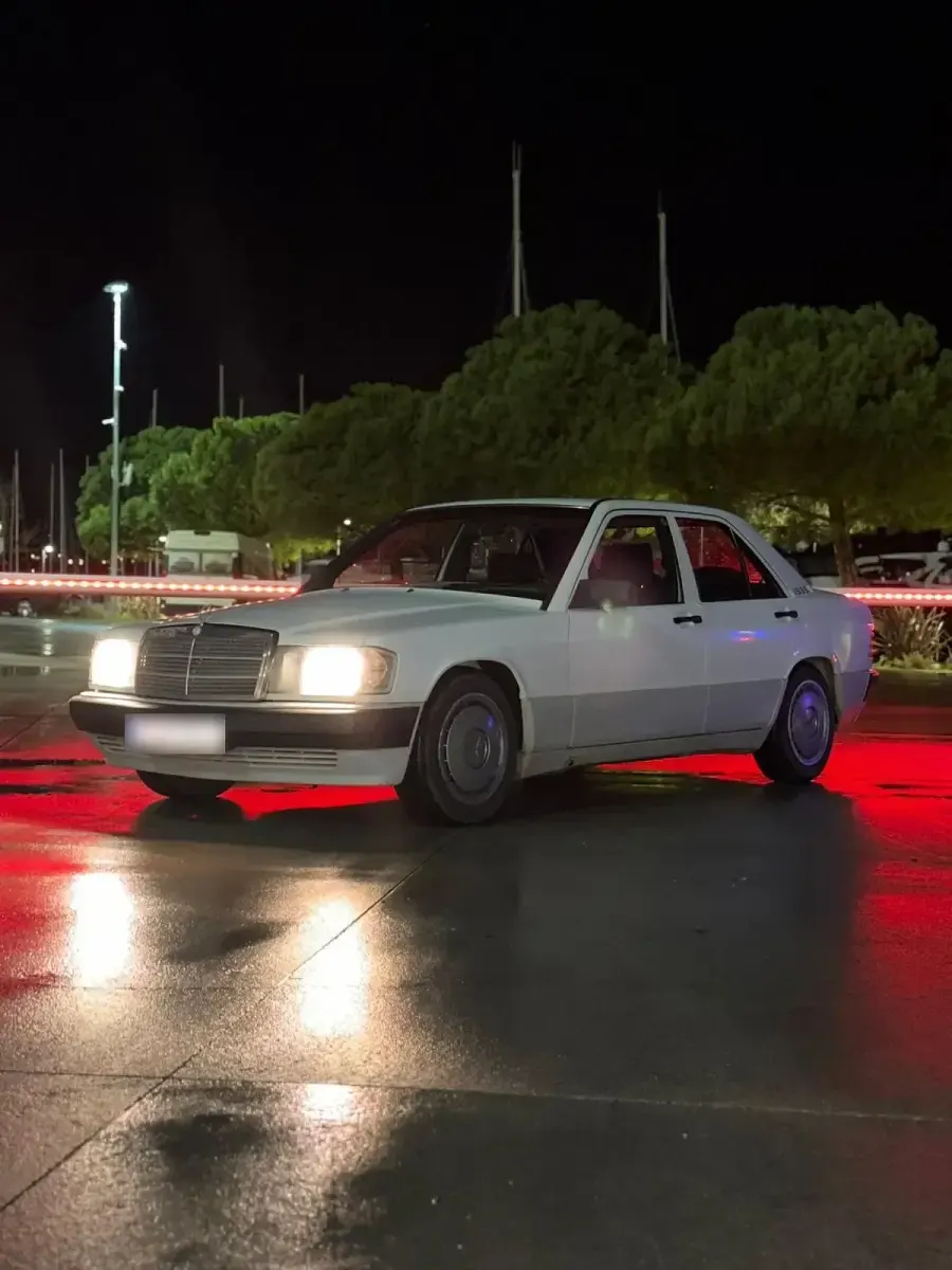Second-hand Mercedes 190 120 CP (88 kW) 1990 Alb Berlinǎ
