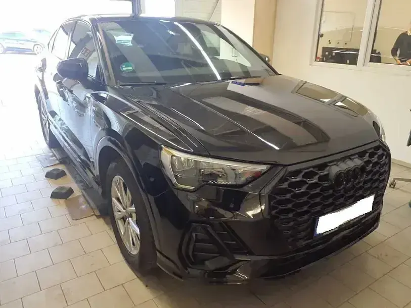 Gebraucht Audi Q3 Sportback S-Line 150 PS (110 kW) 2023 Mythosschwarz SUV