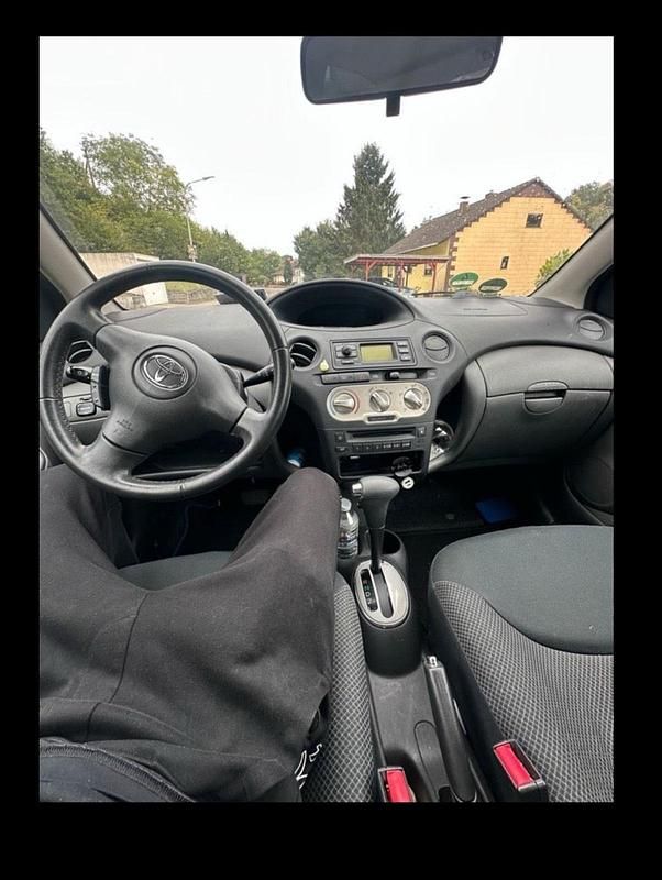 Beige Gebraucht 2005 Toyota Yaris Kleinwagen | 2.000 € - Bild 1/4