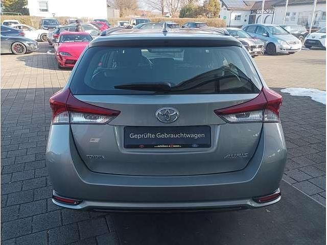 Gebraucht Toyota Auris Cool 99 PS (72 kW) 2016 New medium silver/ grey Kombi
