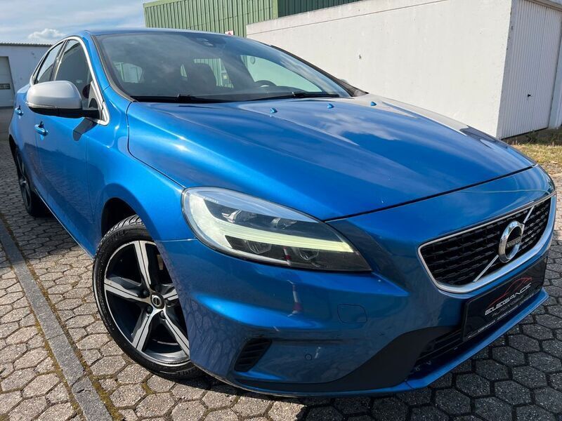 Blau Gebraucht 2018 Volvo V40 R-Design Kombi | 11.499 € (Fairer Preis) - Bild 1/4